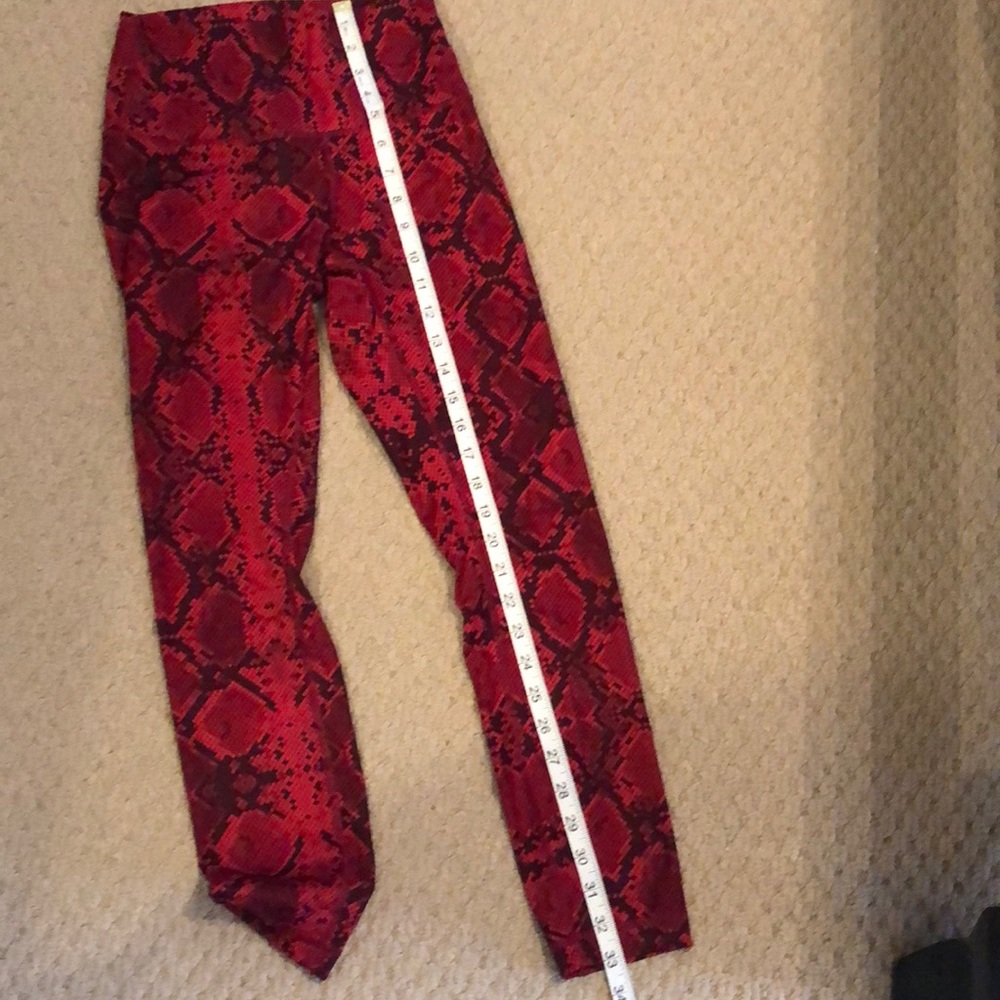 Lululemon 4 - Picture 2 of 4